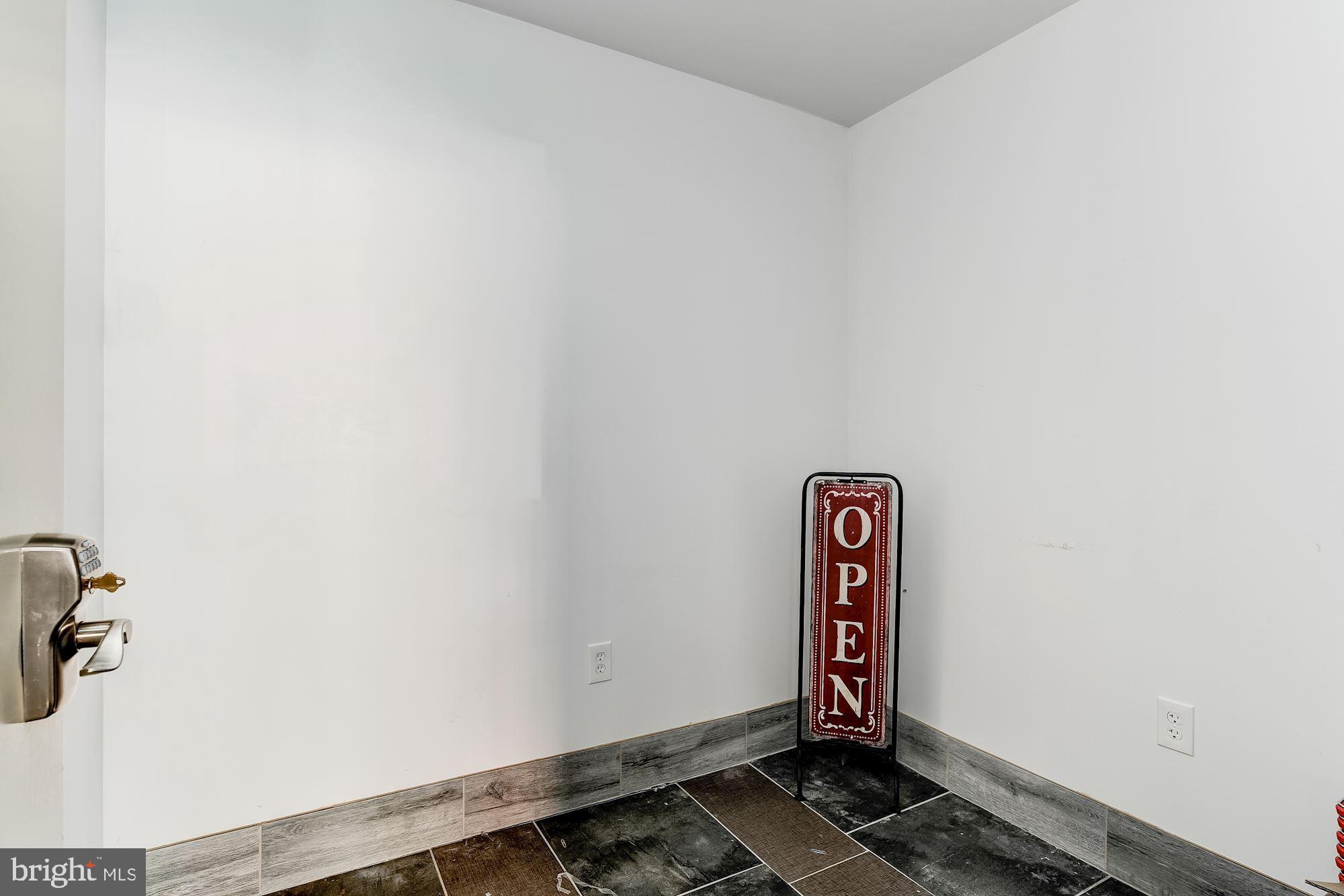 HIGHLANDTOWN - Commercial Lease