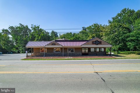 5626 W LINCOLN HIGHWAY PARKESBURG PA 19365