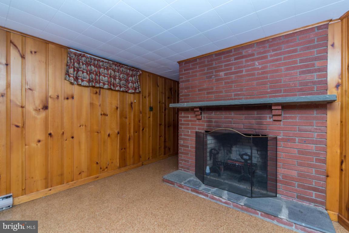 COLONIAL MANOR - Residential