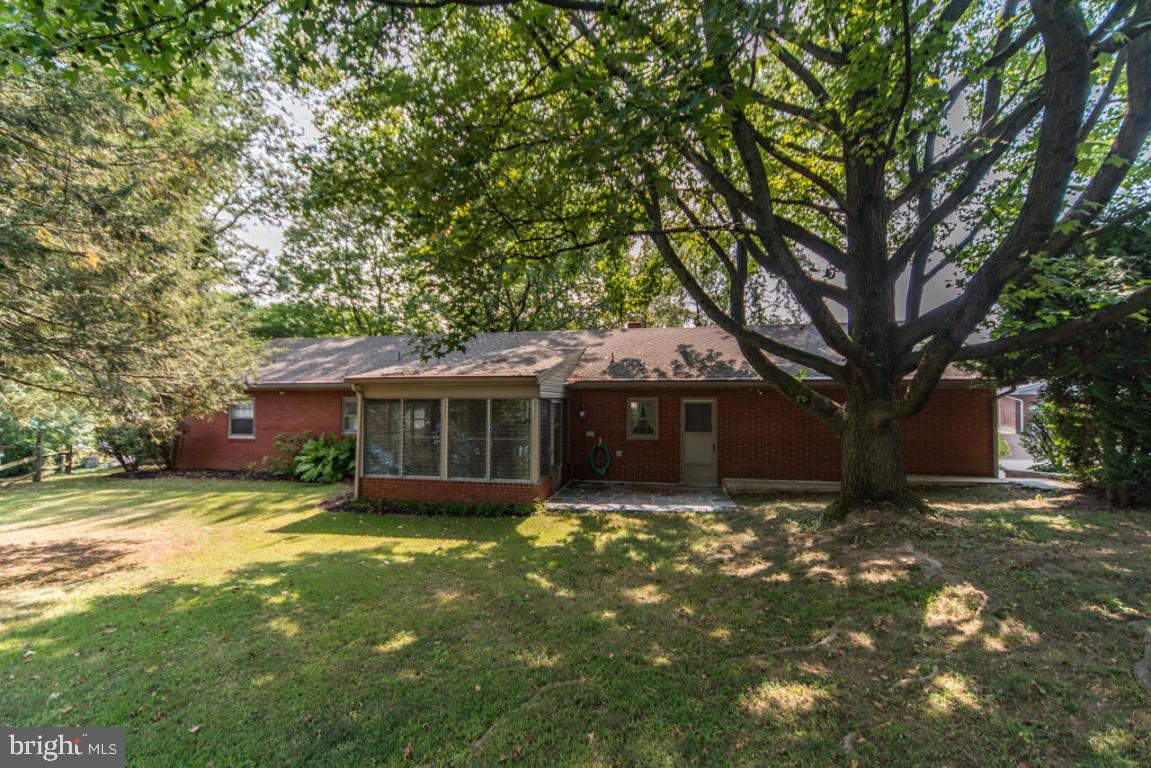 COLONIAL MANOR - Residential