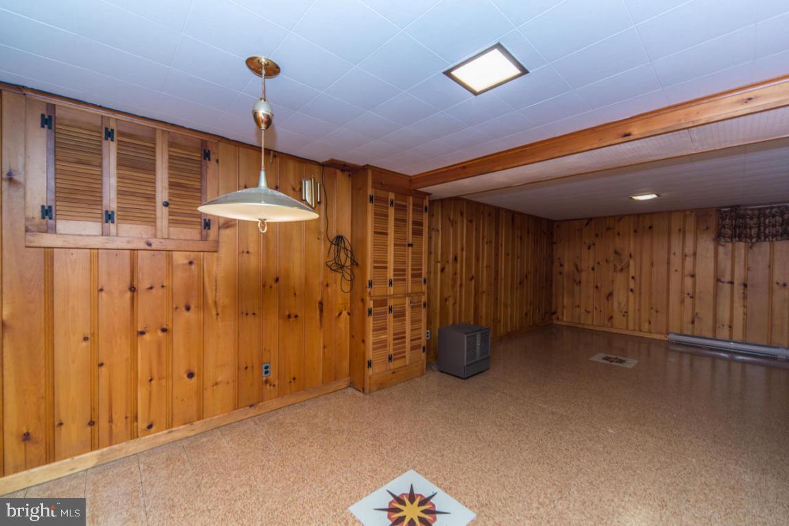 COLONIAL MANOR - Residential