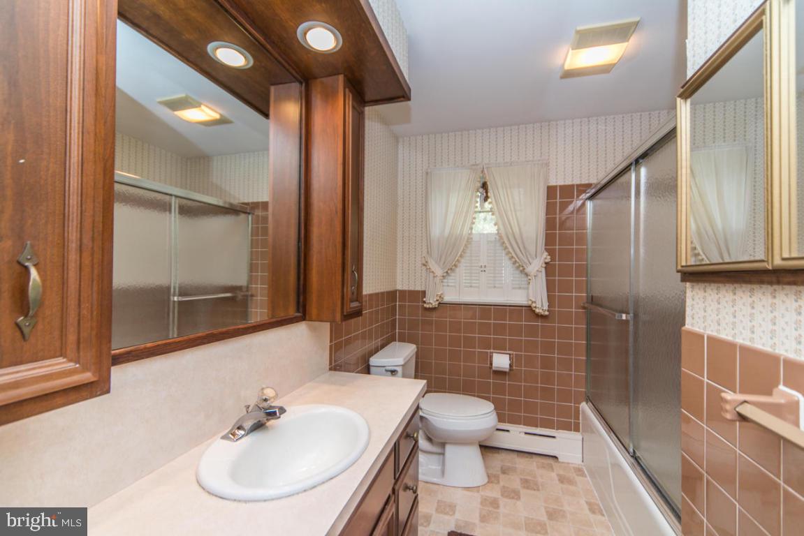 COLONIAL MANOR - Residential