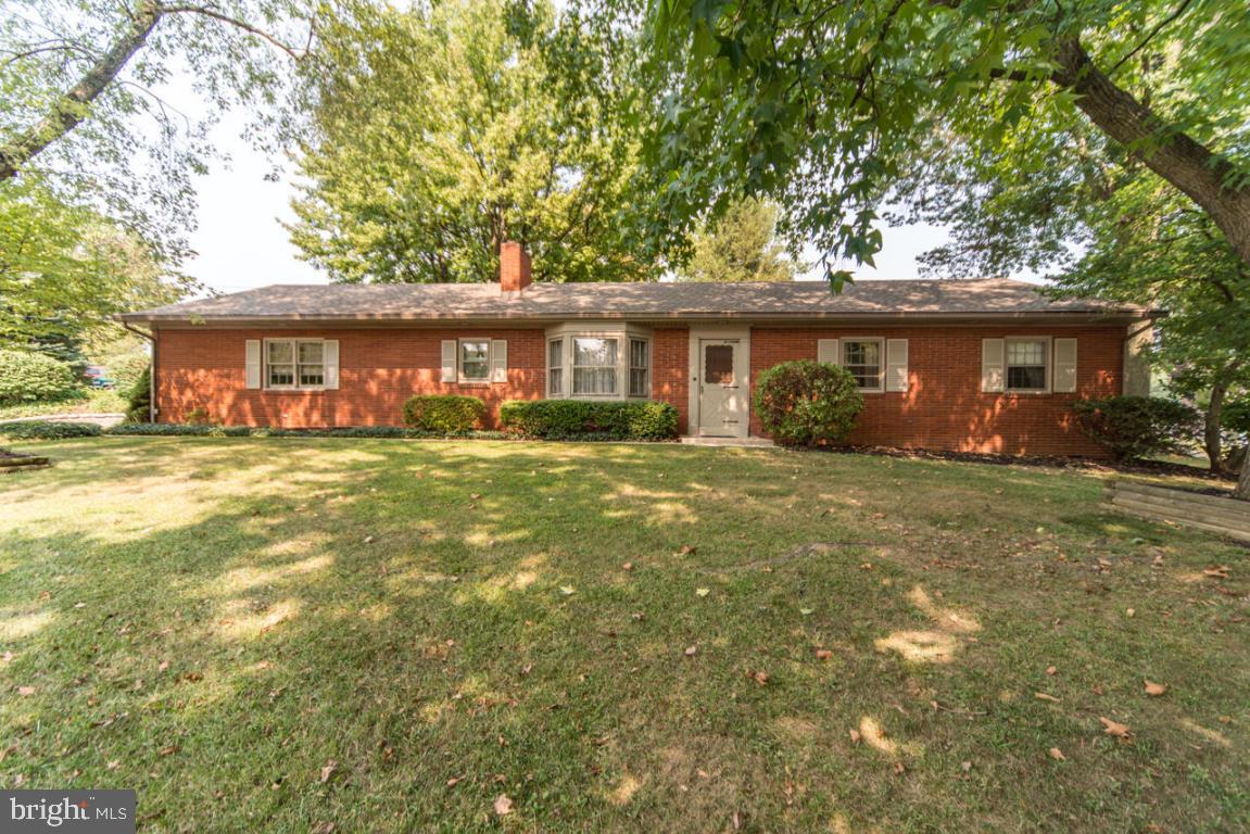 COLONIAL MANOR - Residential