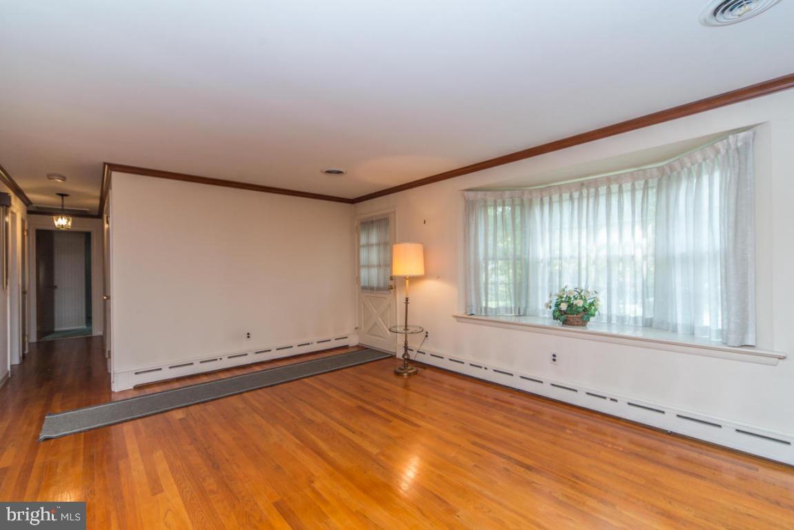 COLONIAL MANOR - Residential