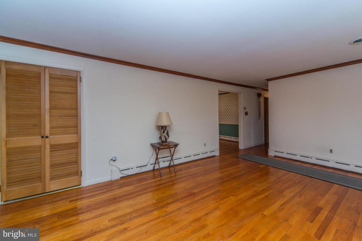 COLONIAL MANOR - Residential