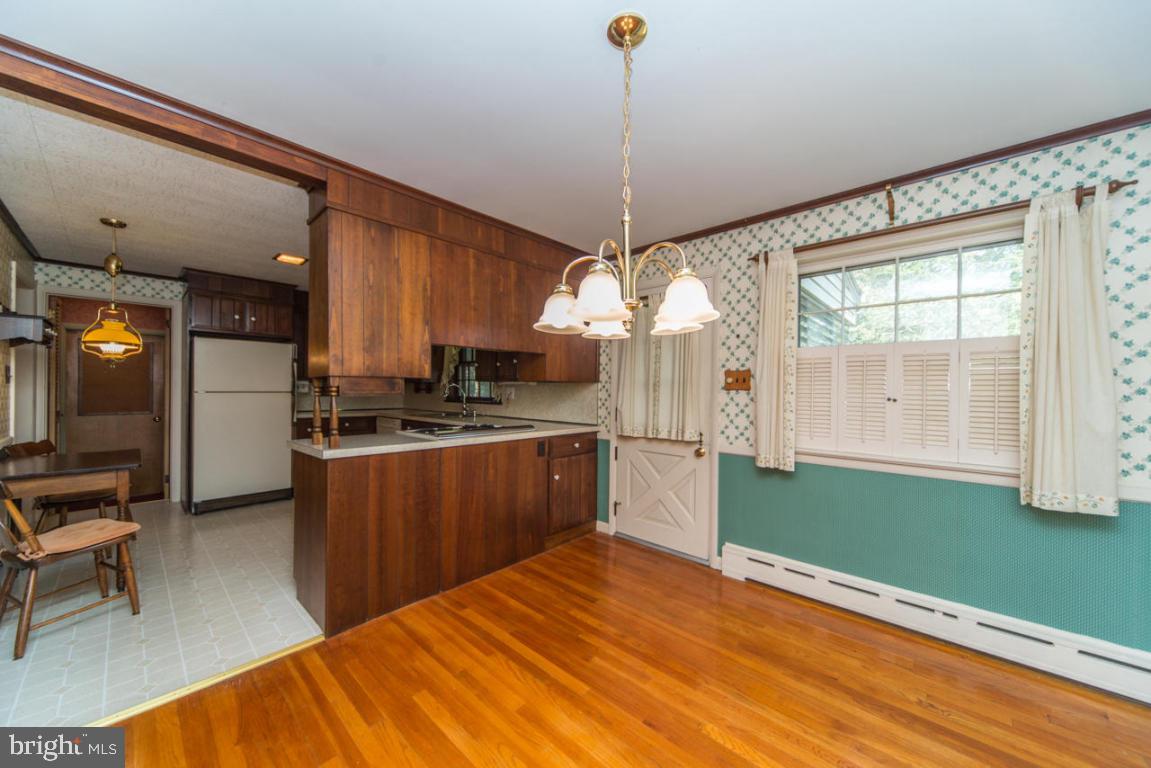 COLONIAL MANOR - Residential