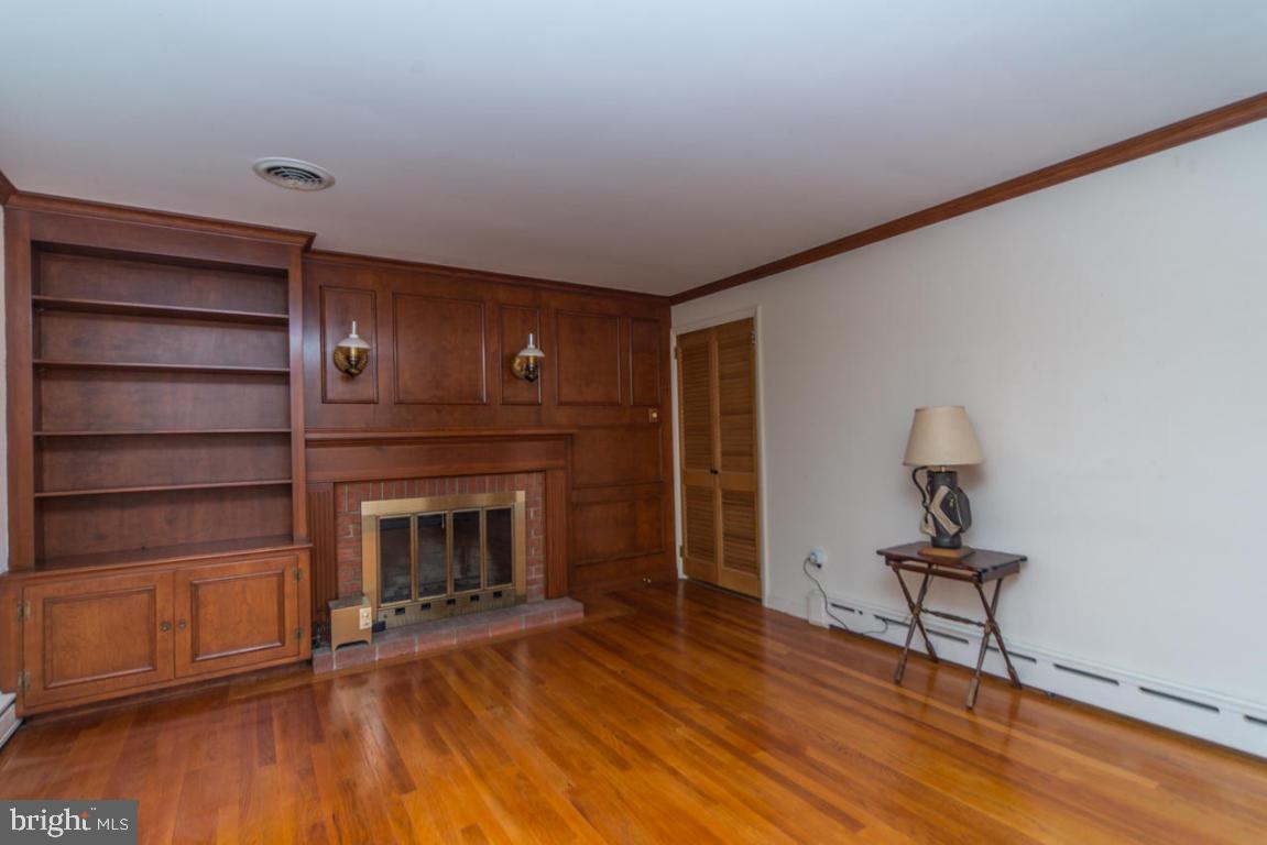 COLONIAL MANOR - Residential