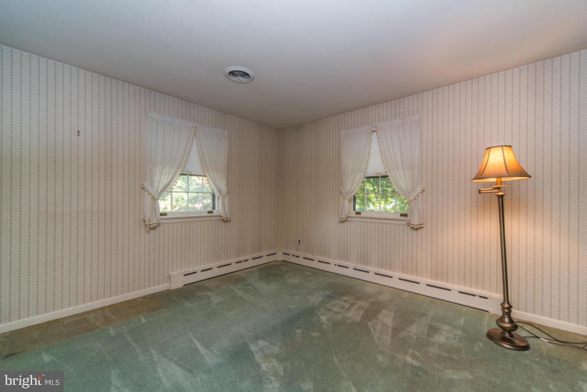 COLONIAL MANOR - Residential