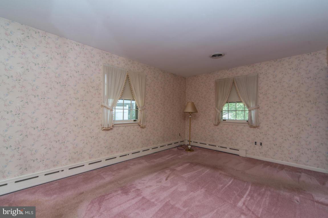 COLONIAL MANOR - Residential