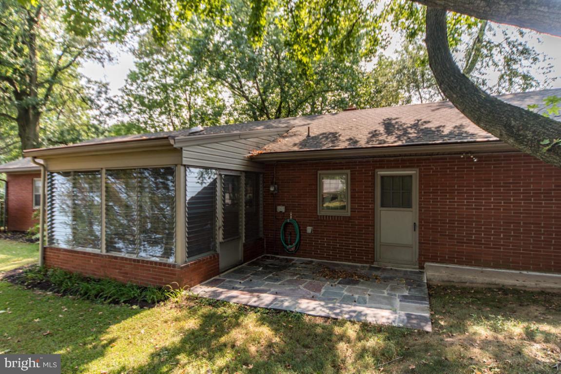 COLONIAL MANOR - Residential