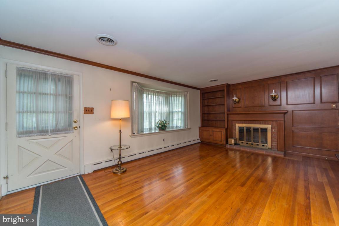 COLONIAL MANOR - Residential