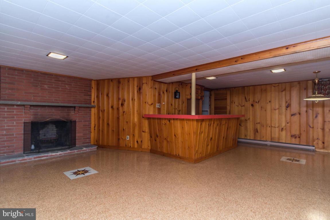 COLONIAL MANOR - Residential