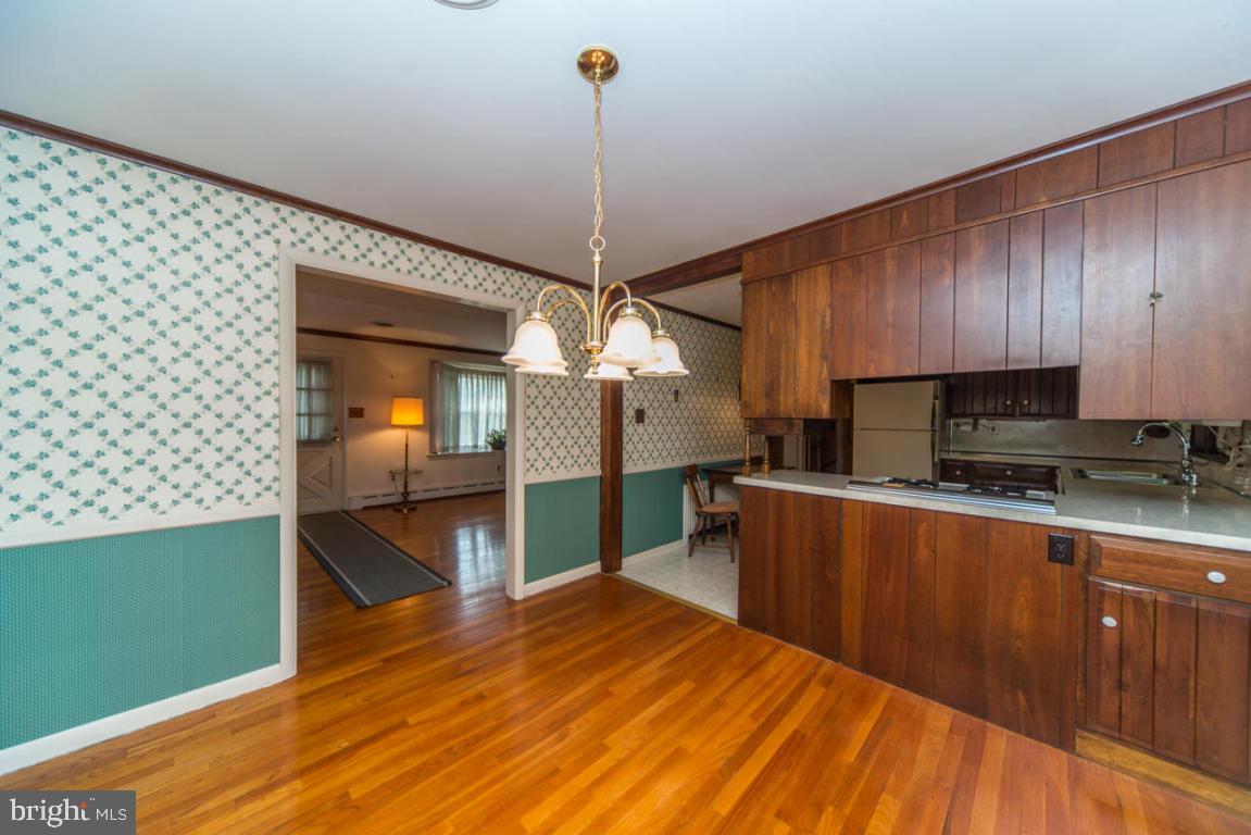 COLONIAL MANOR - Residential