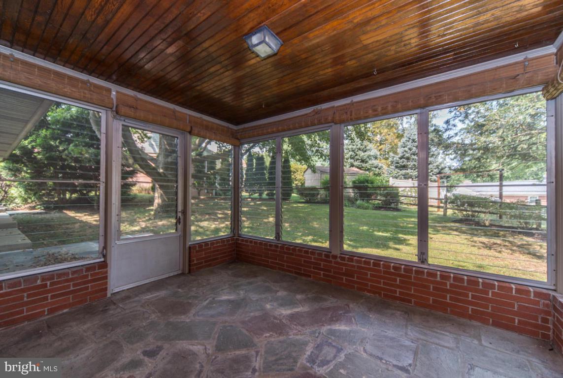 COLONIAL MANOR - Residential