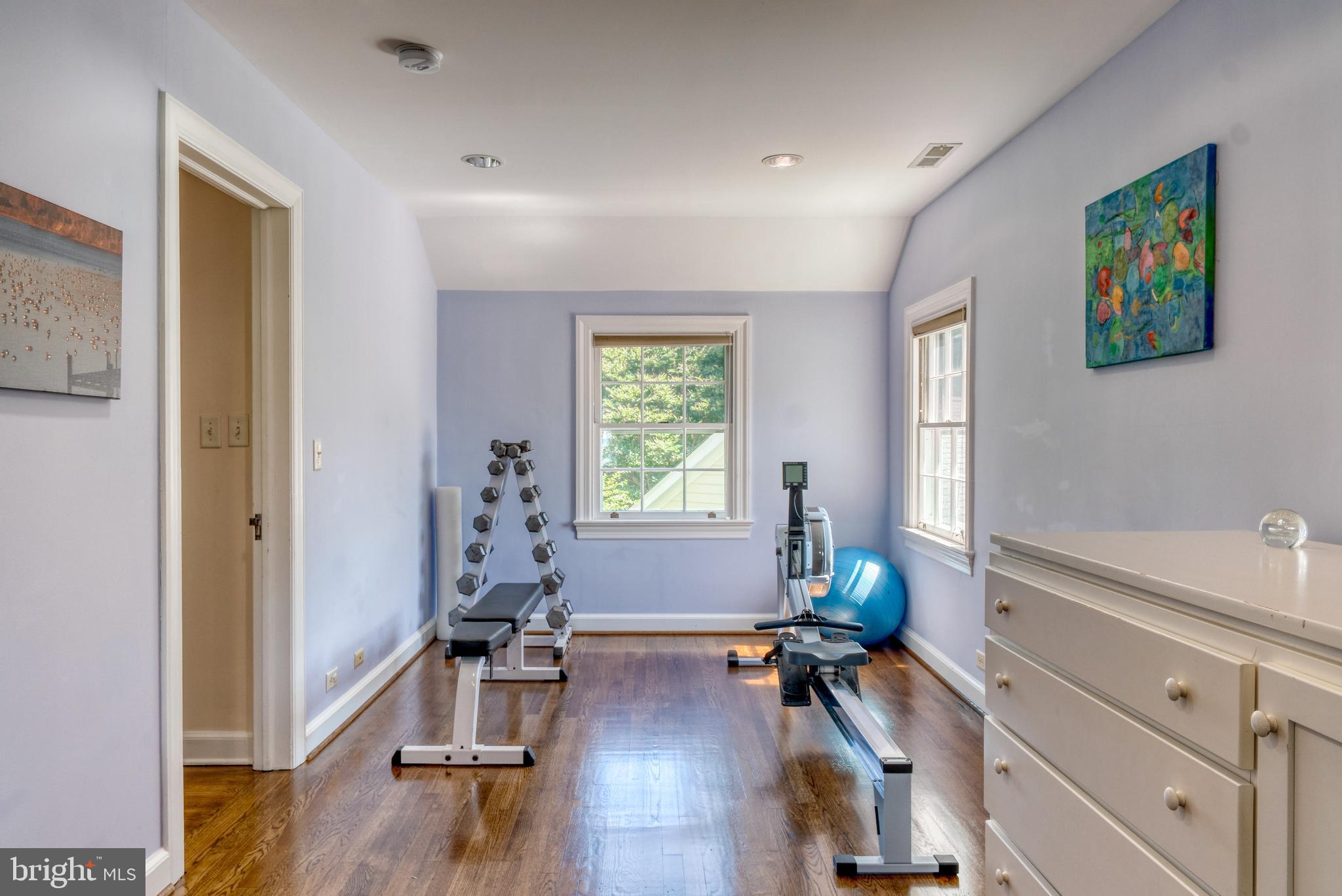 BROAD NECK - Residential