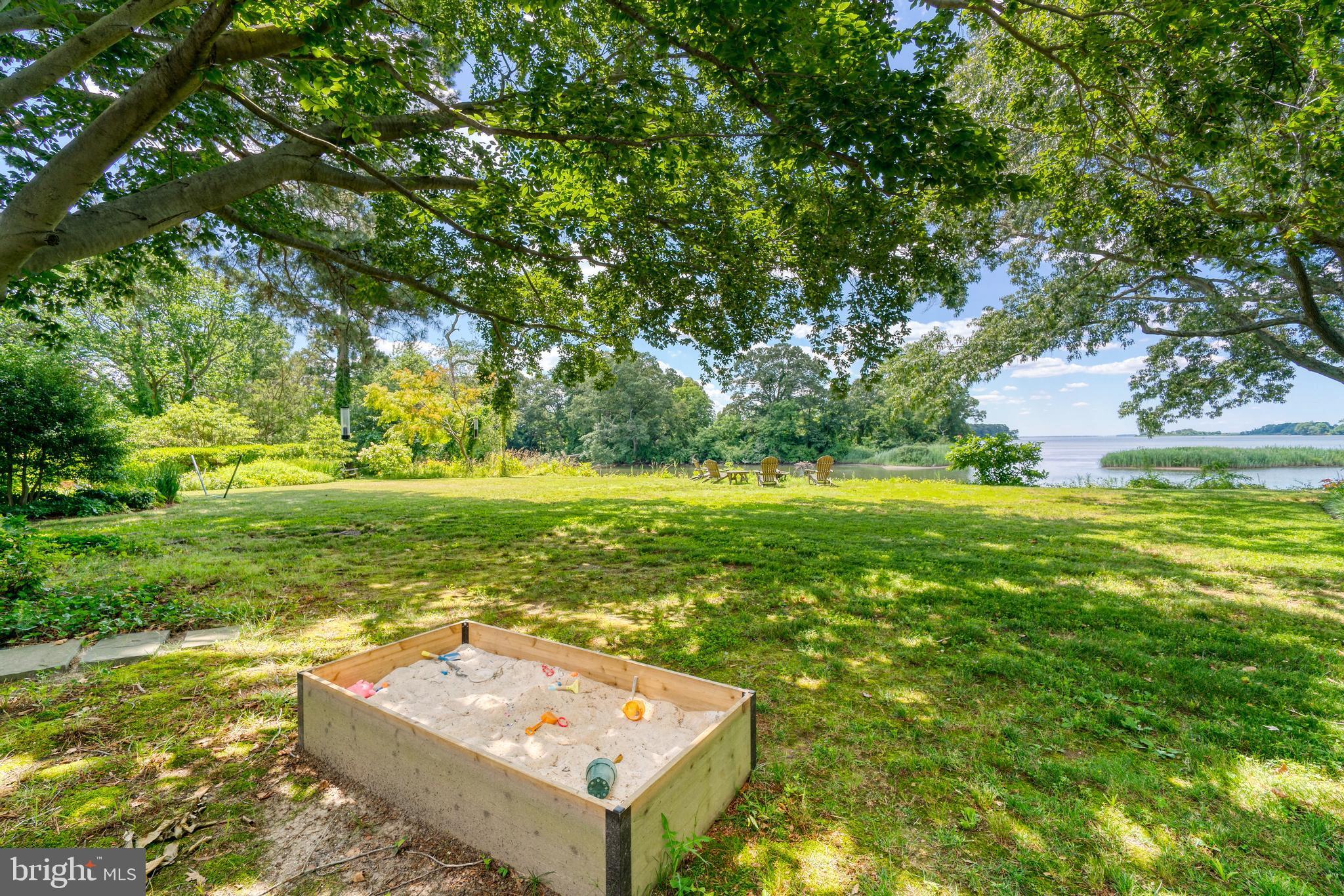 BROAD NECK - Residential