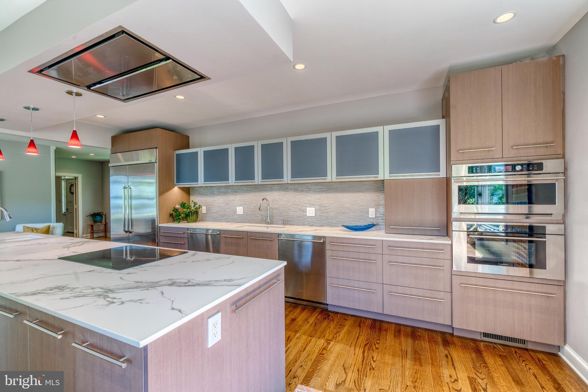 BROAD NECK - Residential