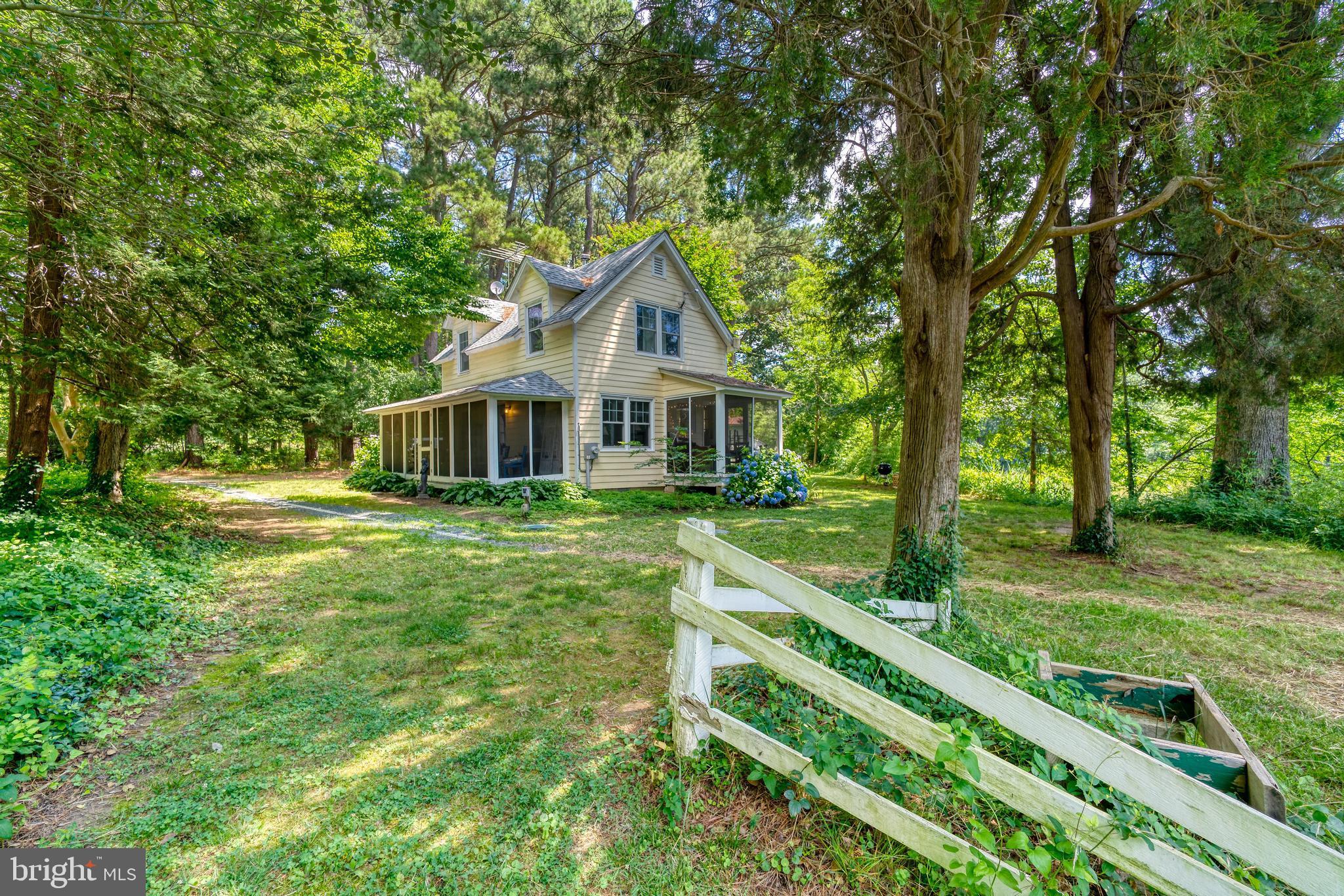 BROAD NECK - Residential