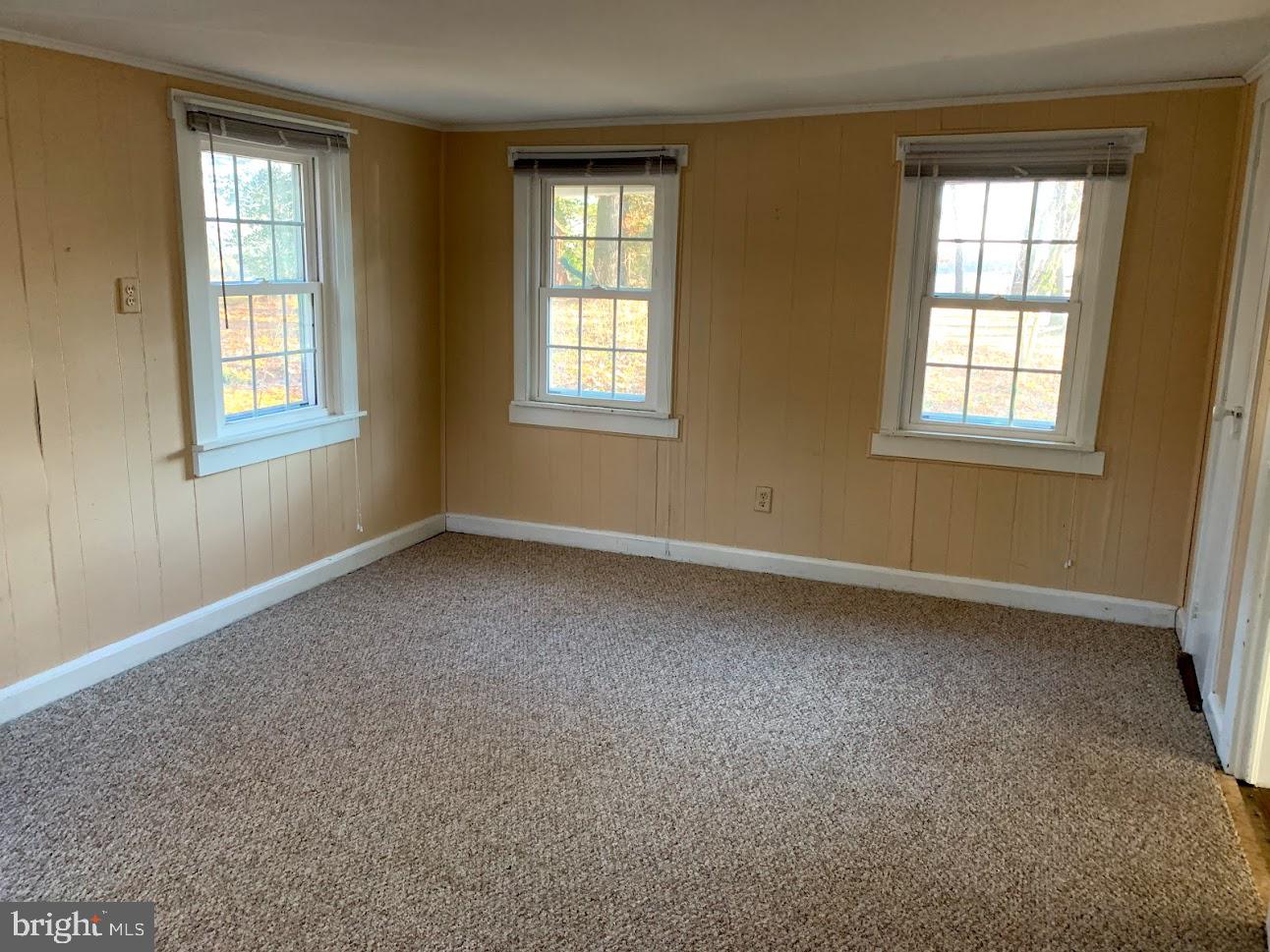 BROAD NECK - Residential