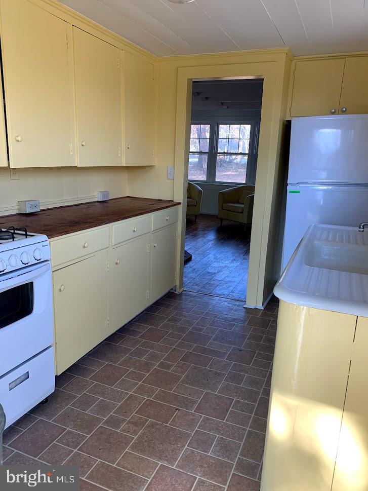 BROAD NECK - Residential