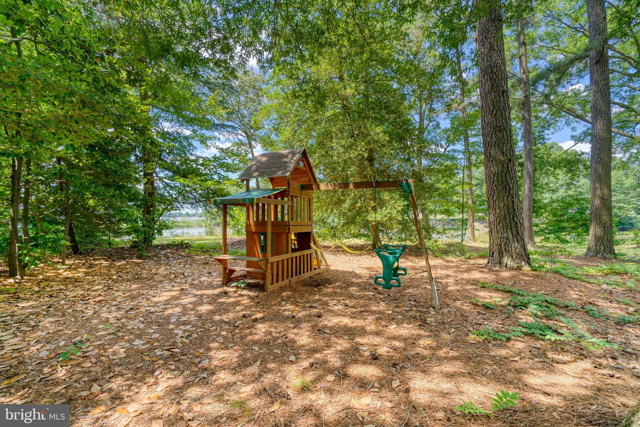 BROAD NECK - Residential