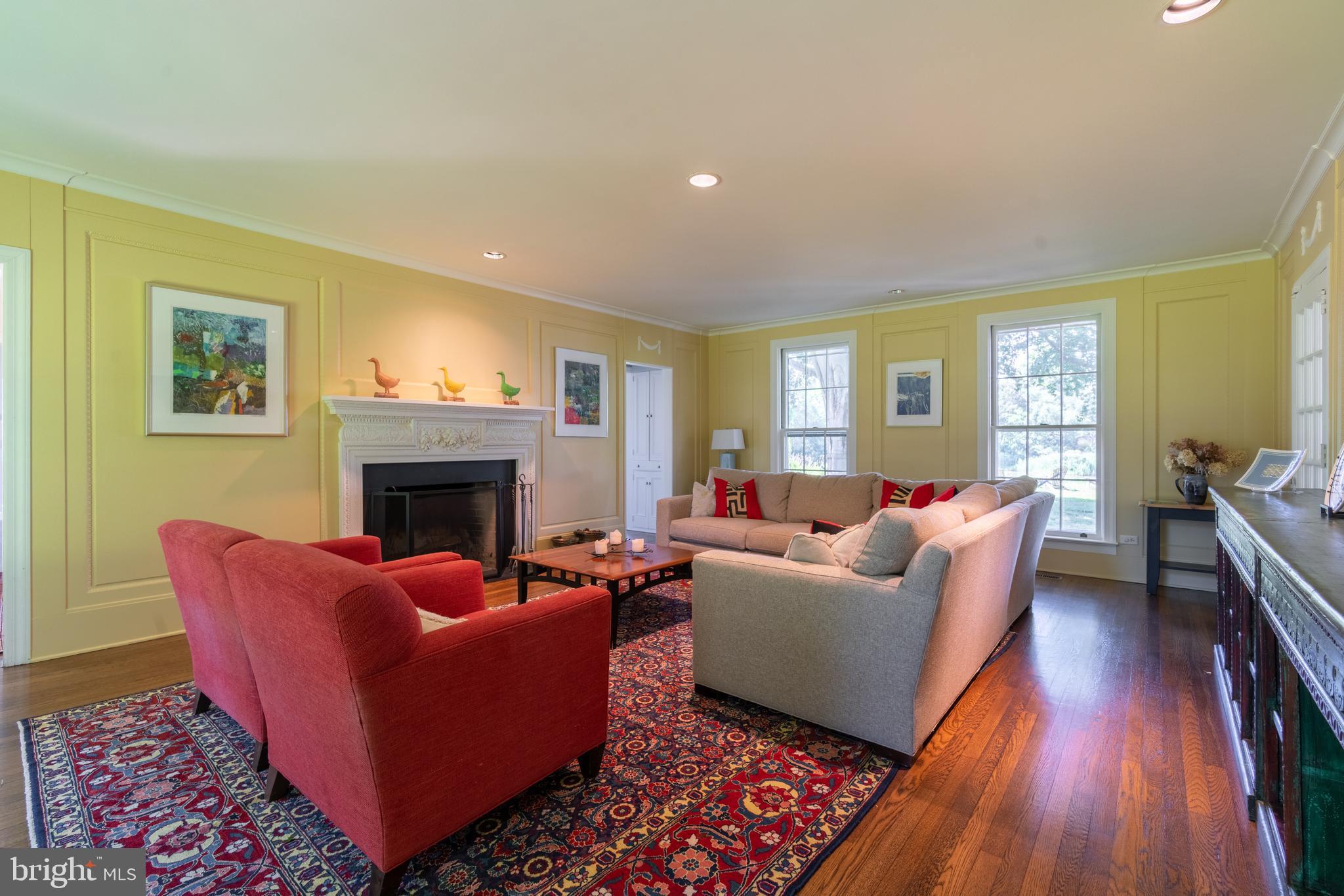 BROAD NECK - Residential