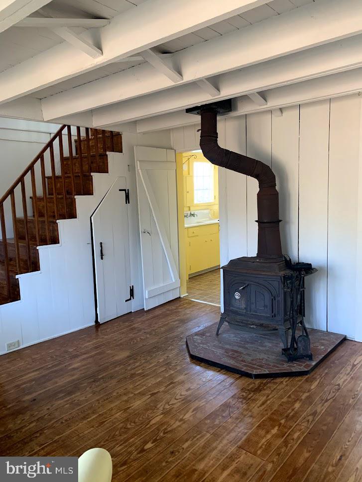 BROAD NECK - Residential