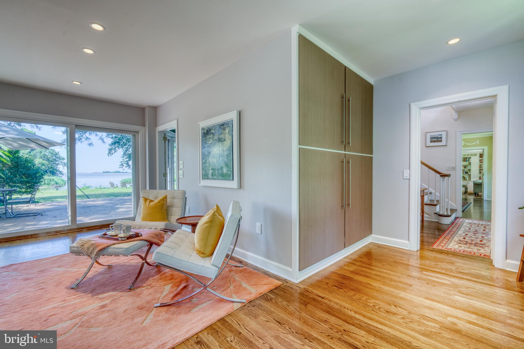 BROAD NECK - Residential