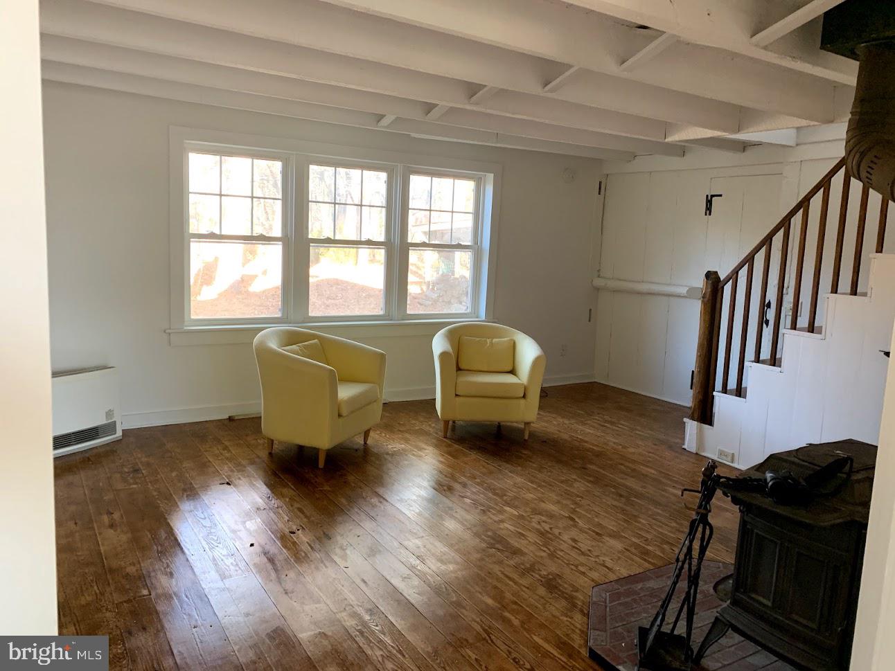 BROAD NECK - Residential