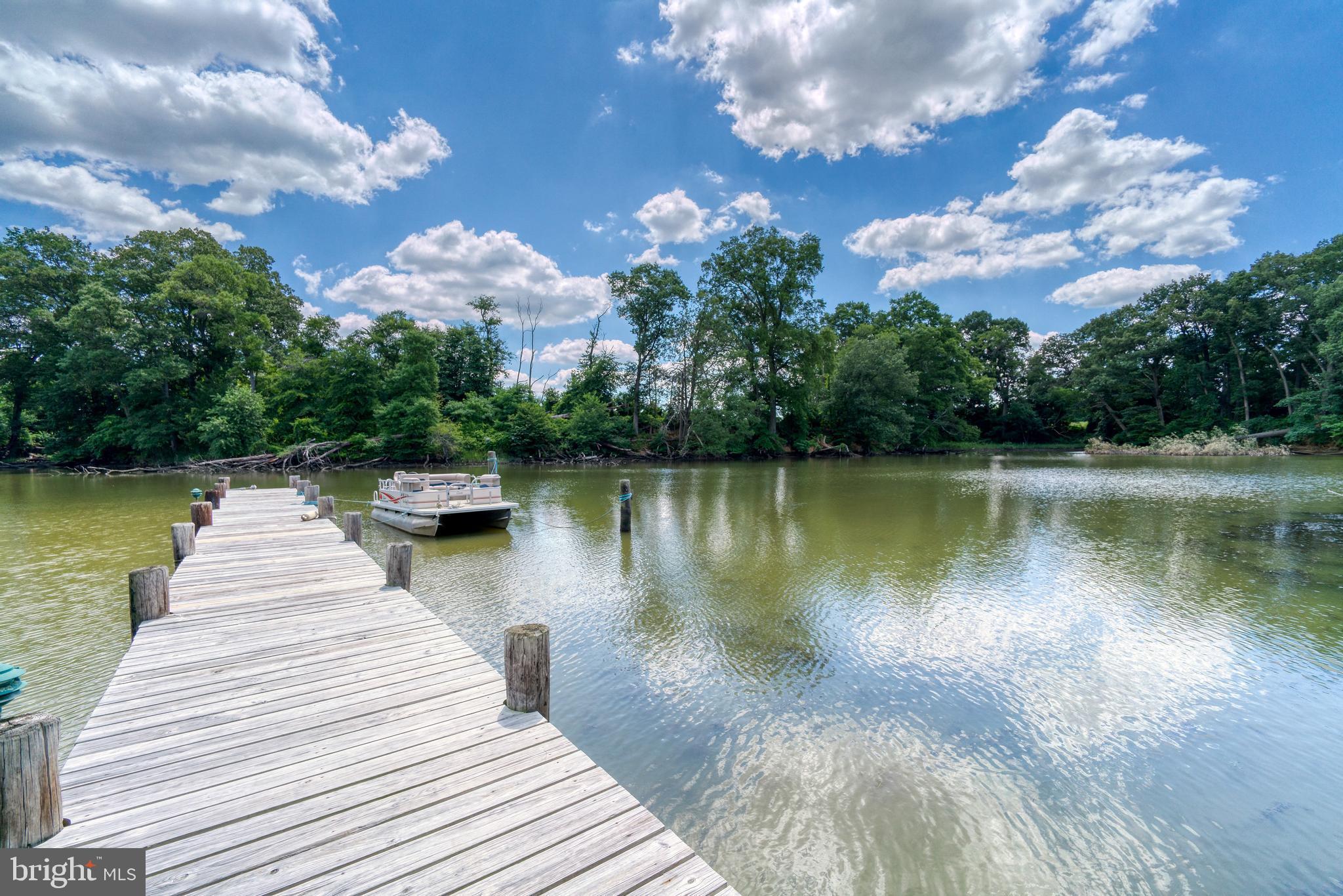 BROAD NECK - Residential