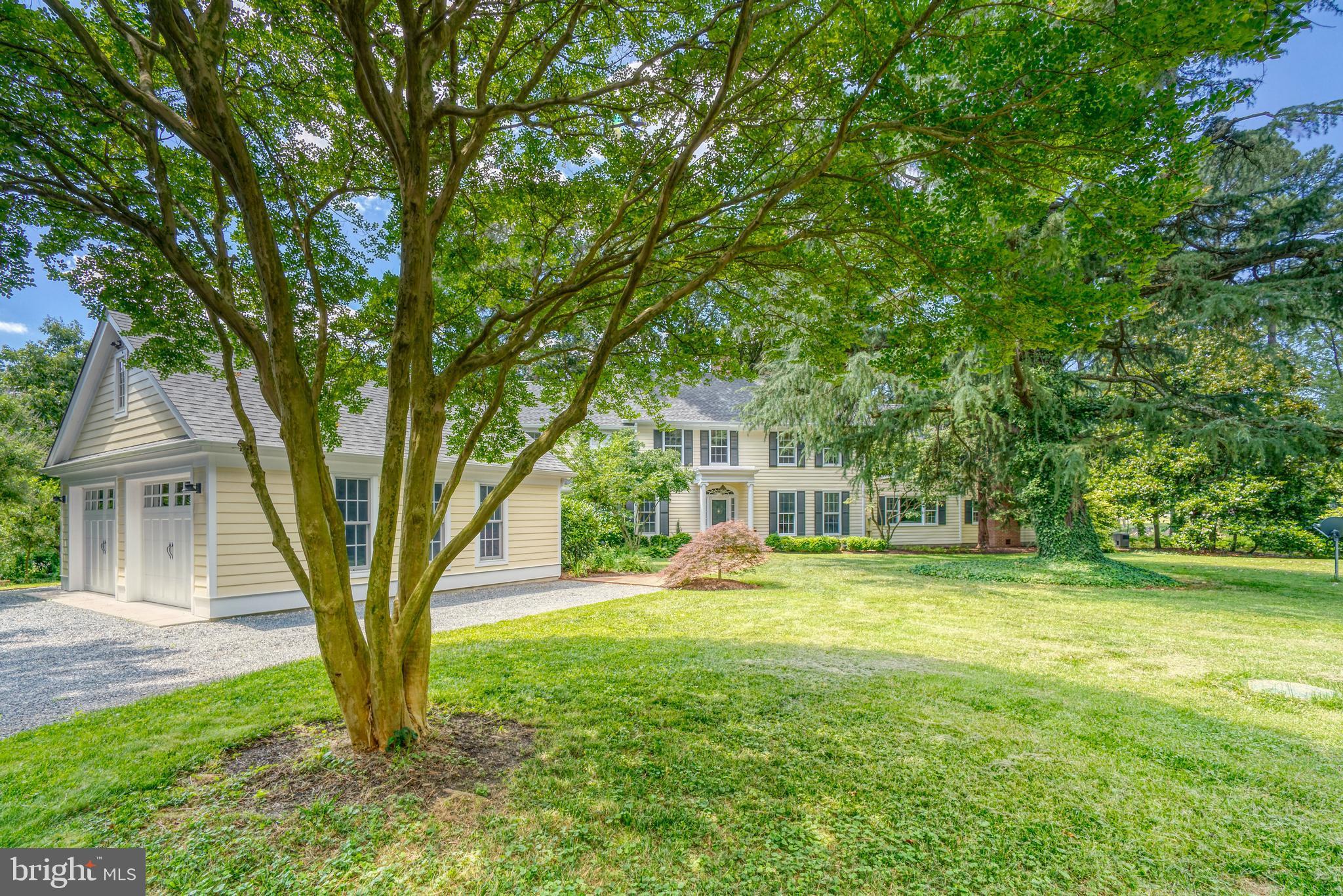 BROAD NECK - Residential