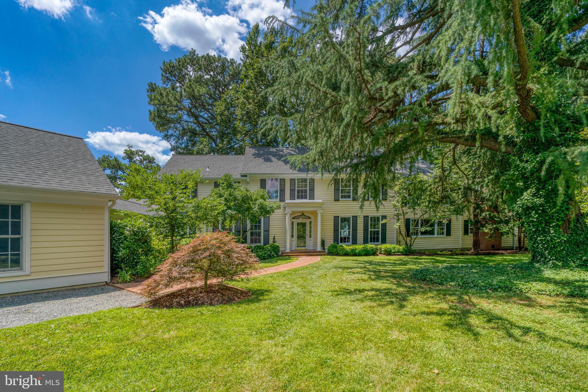 BROAD NECK - Residential