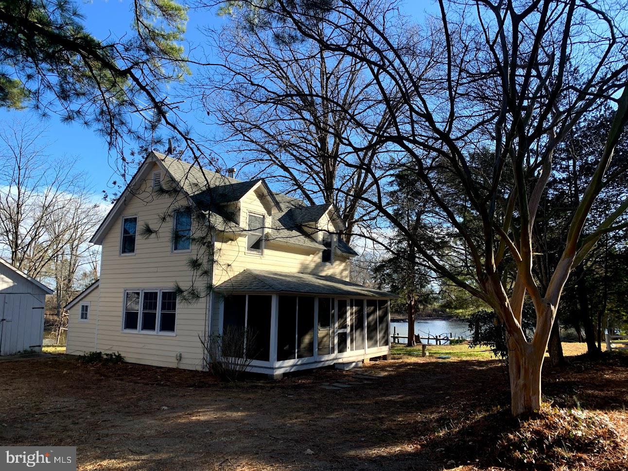 BROAD NECK - Residential