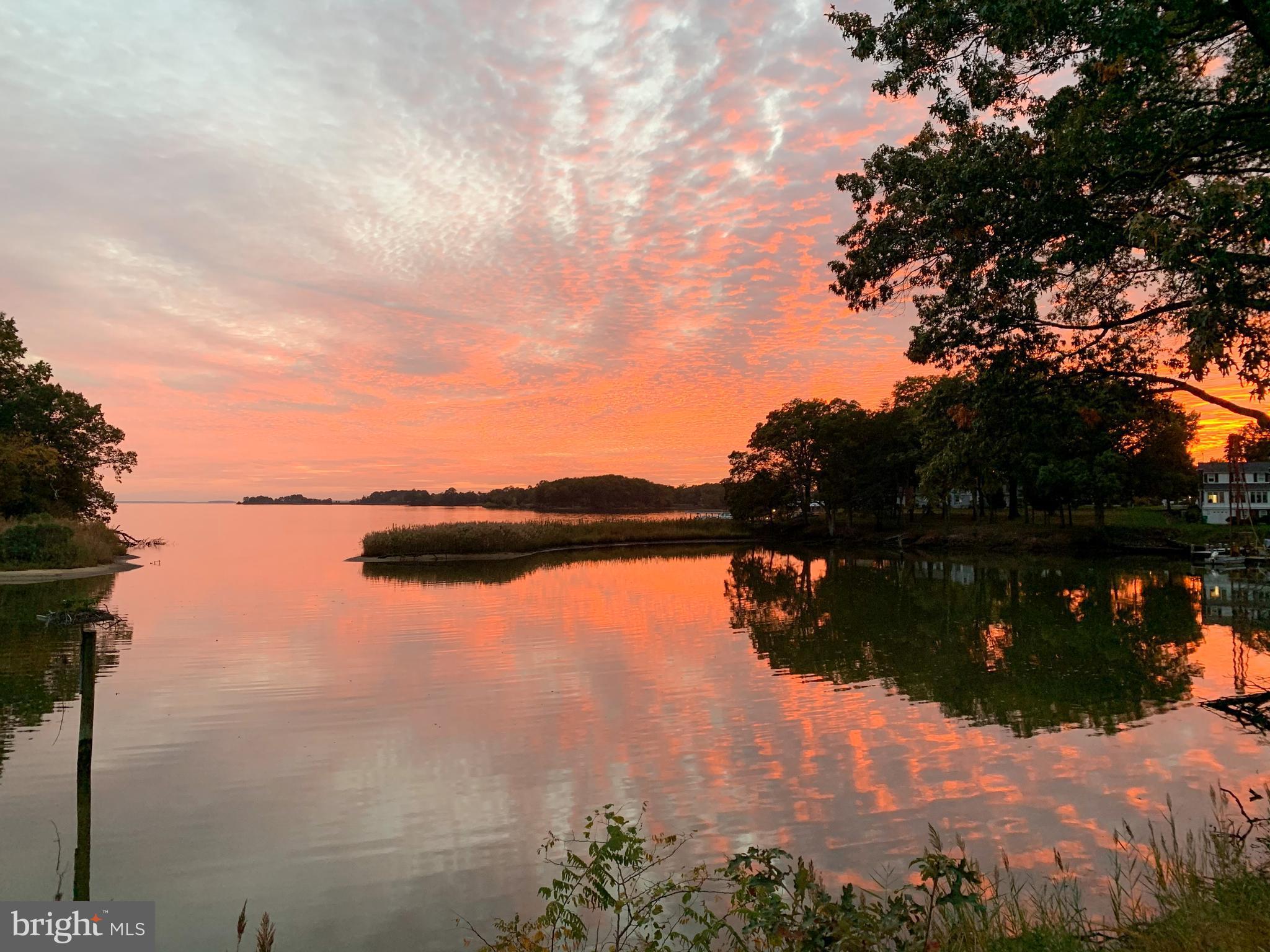 BROAD NECK - Residential