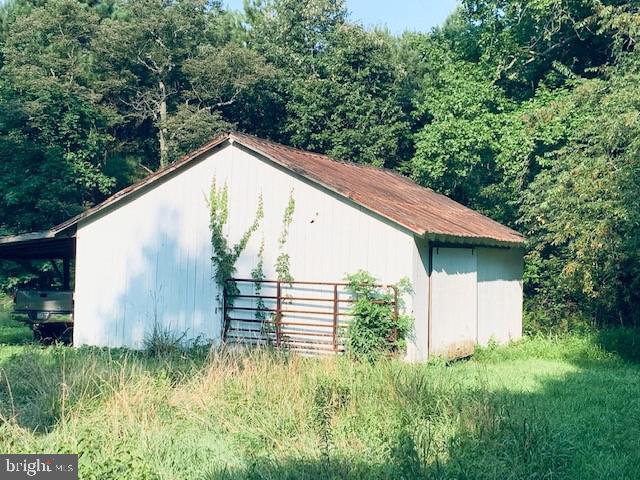 BROAD NECK - Residential