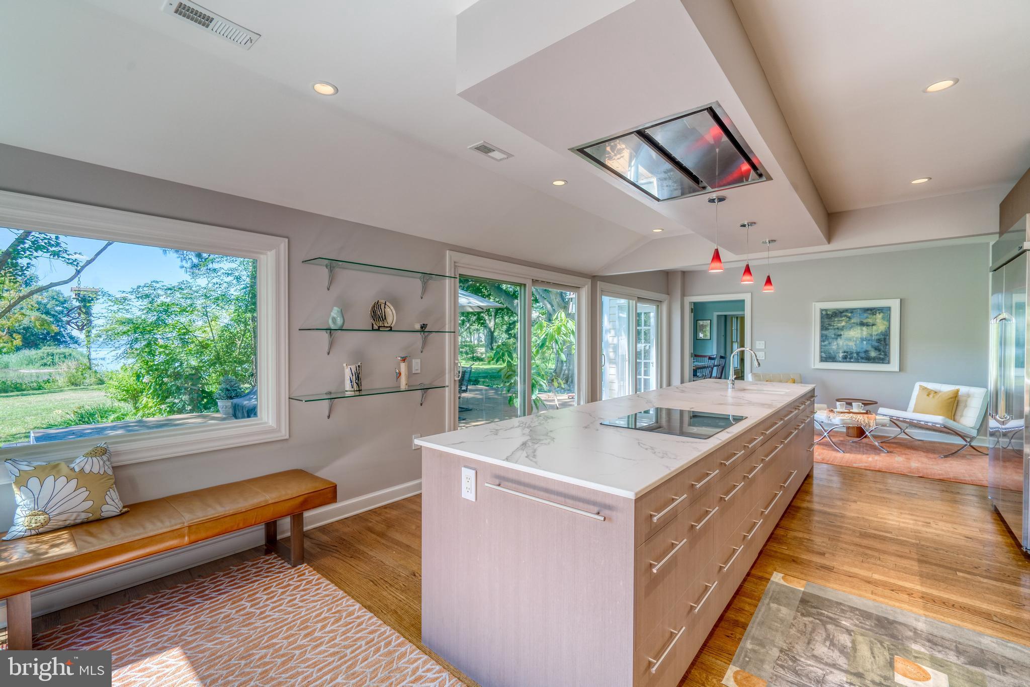 BROAD NECK - Residential