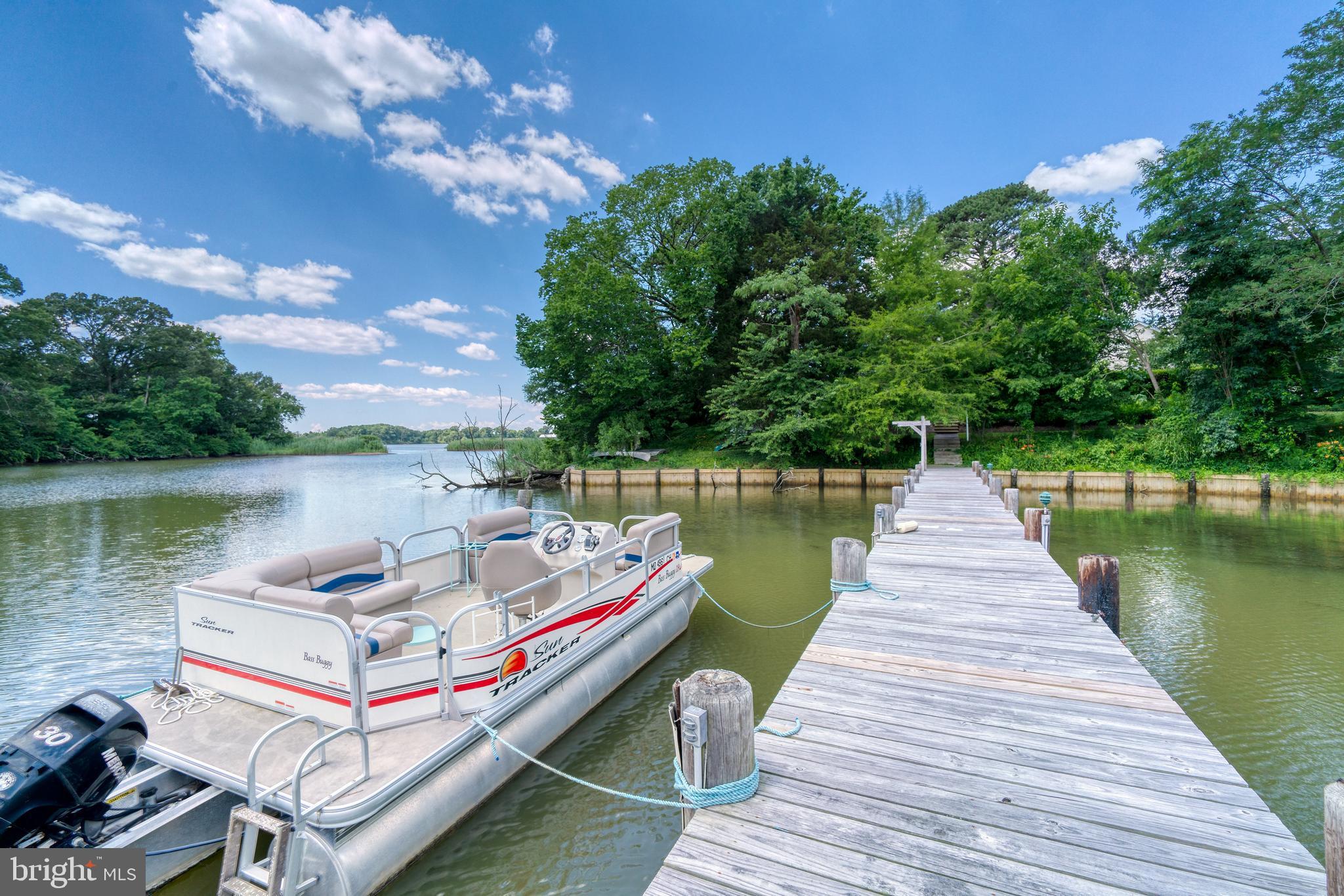 BROAD NECK - Residential