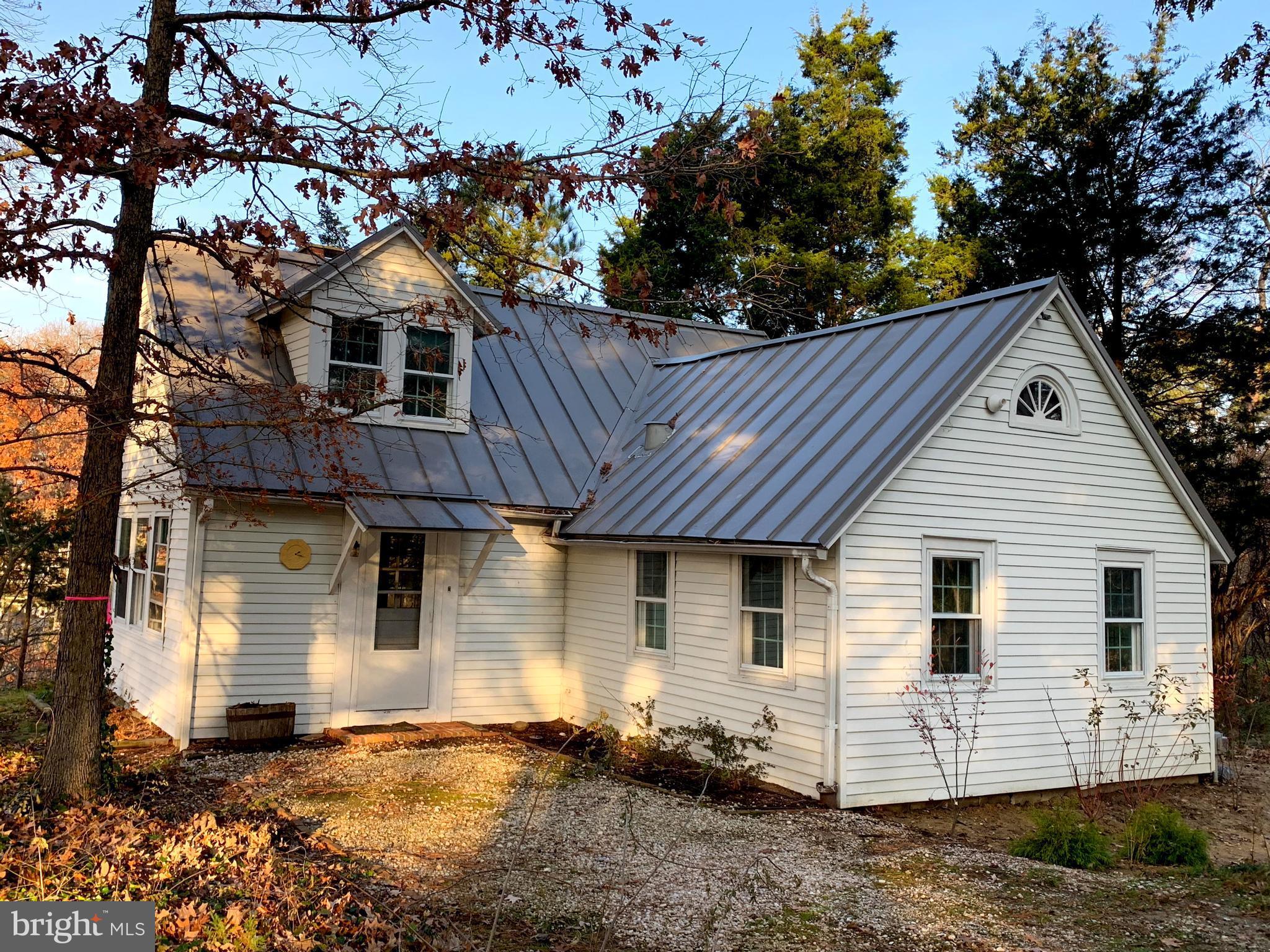 BROAD NECK - Residential