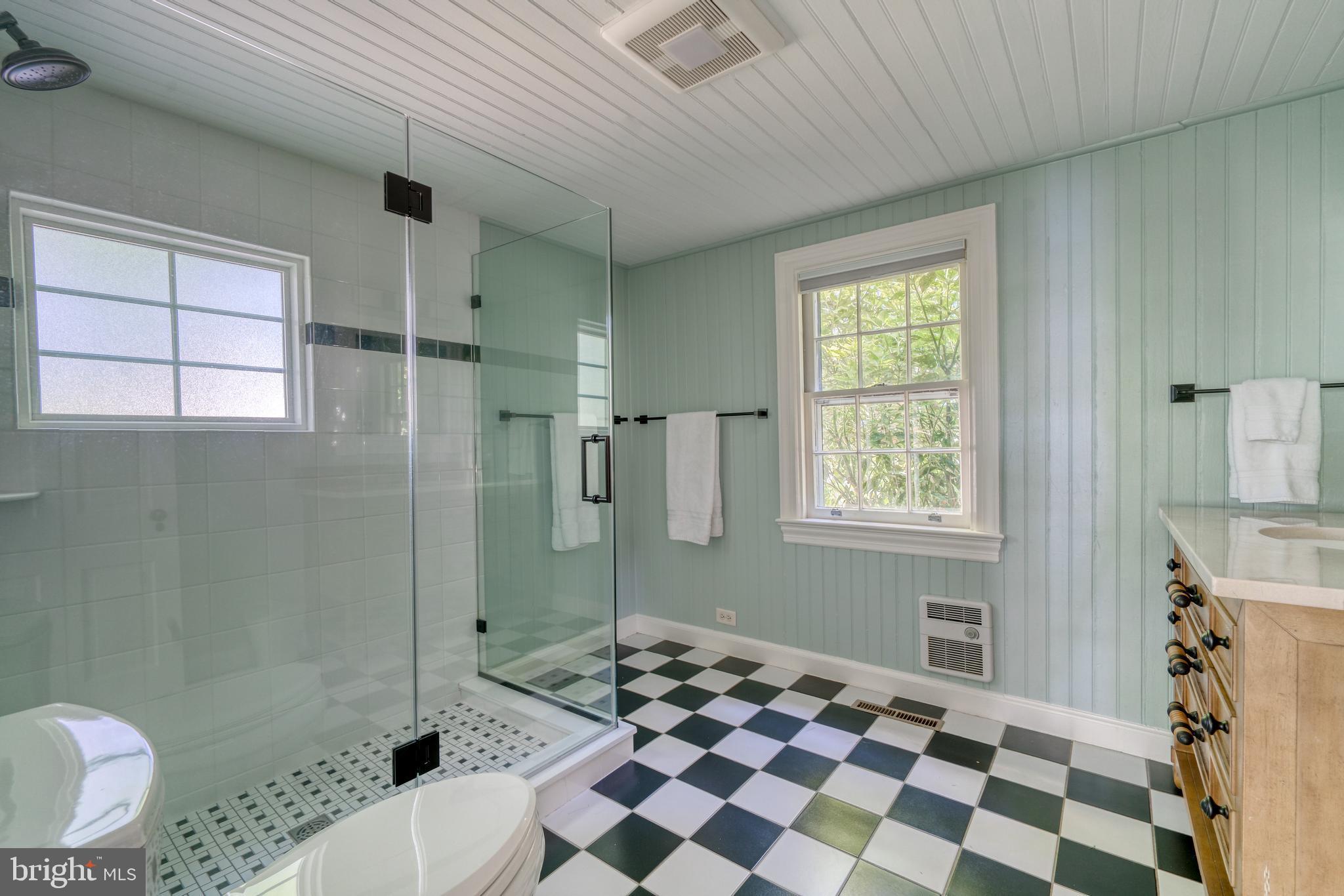 BROAD NECK - Residential