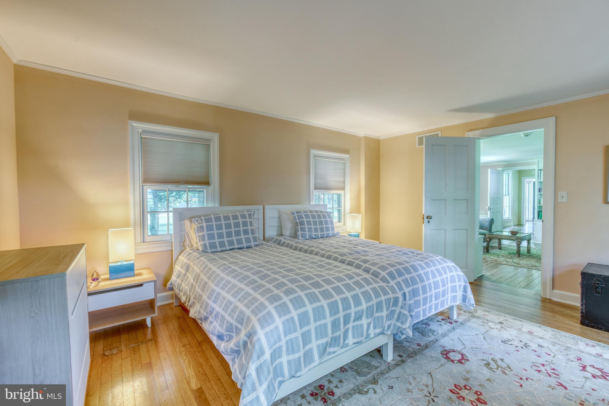 BROAD NECK - Residential