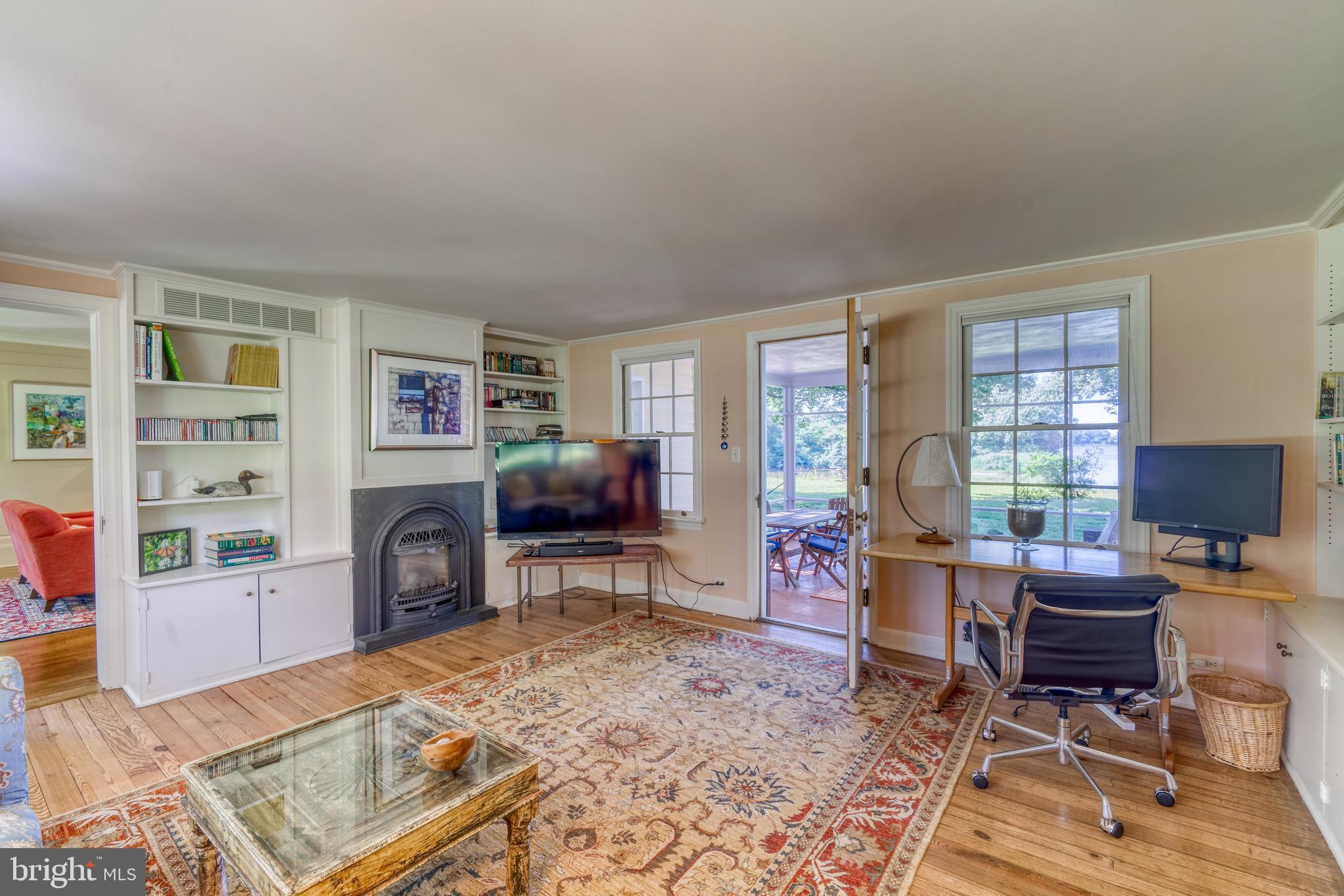 BROAD NECK - Residential