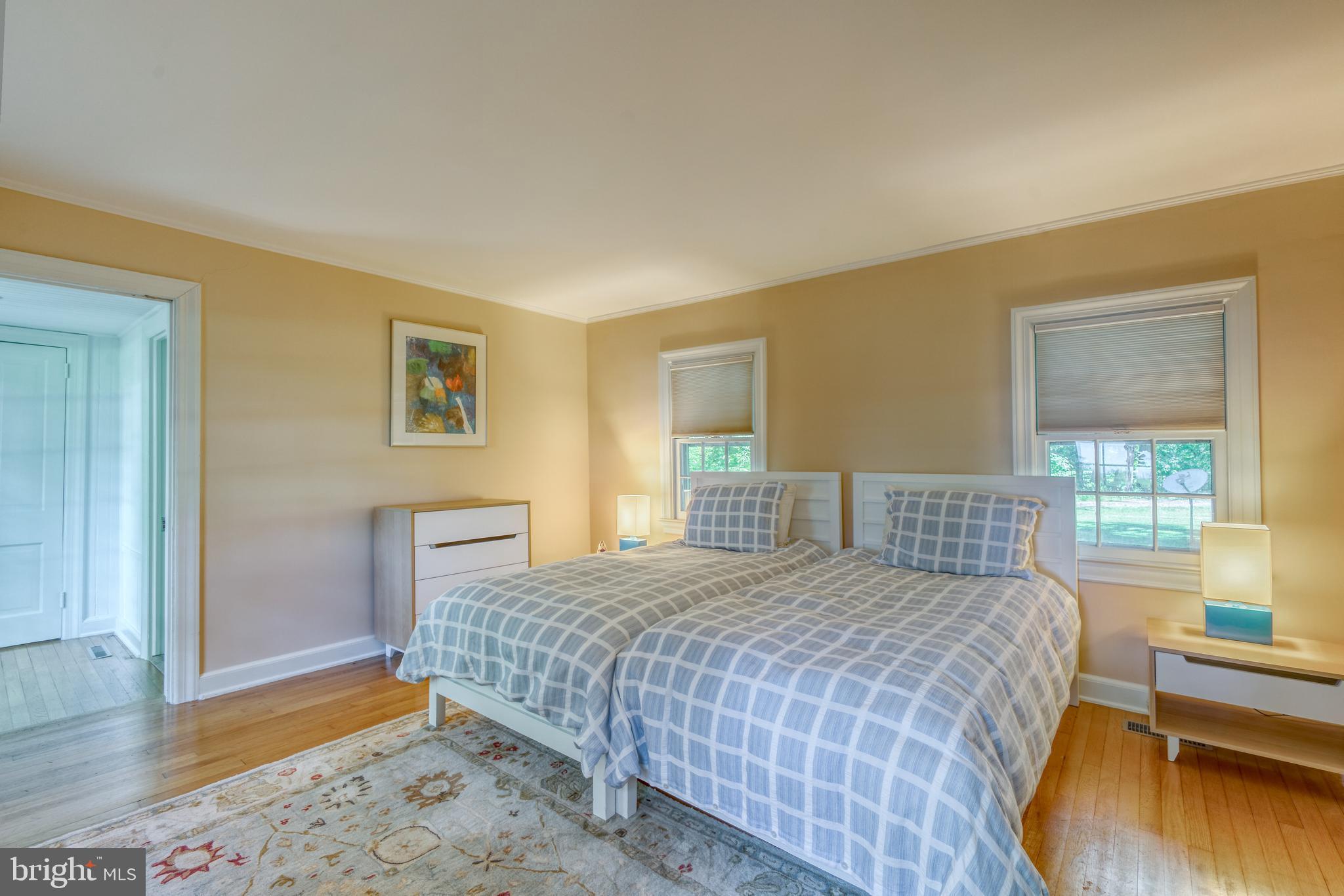 BROAD NECK - Residential