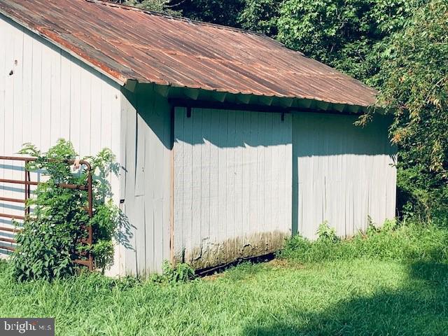 BROAD NECK - Residential