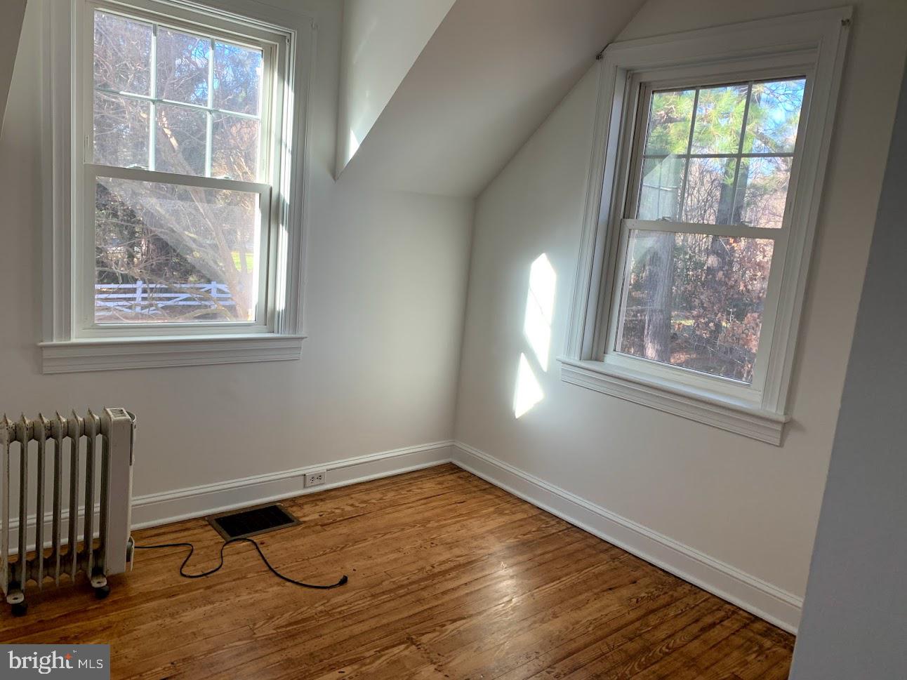 BROAD NECK - Residential