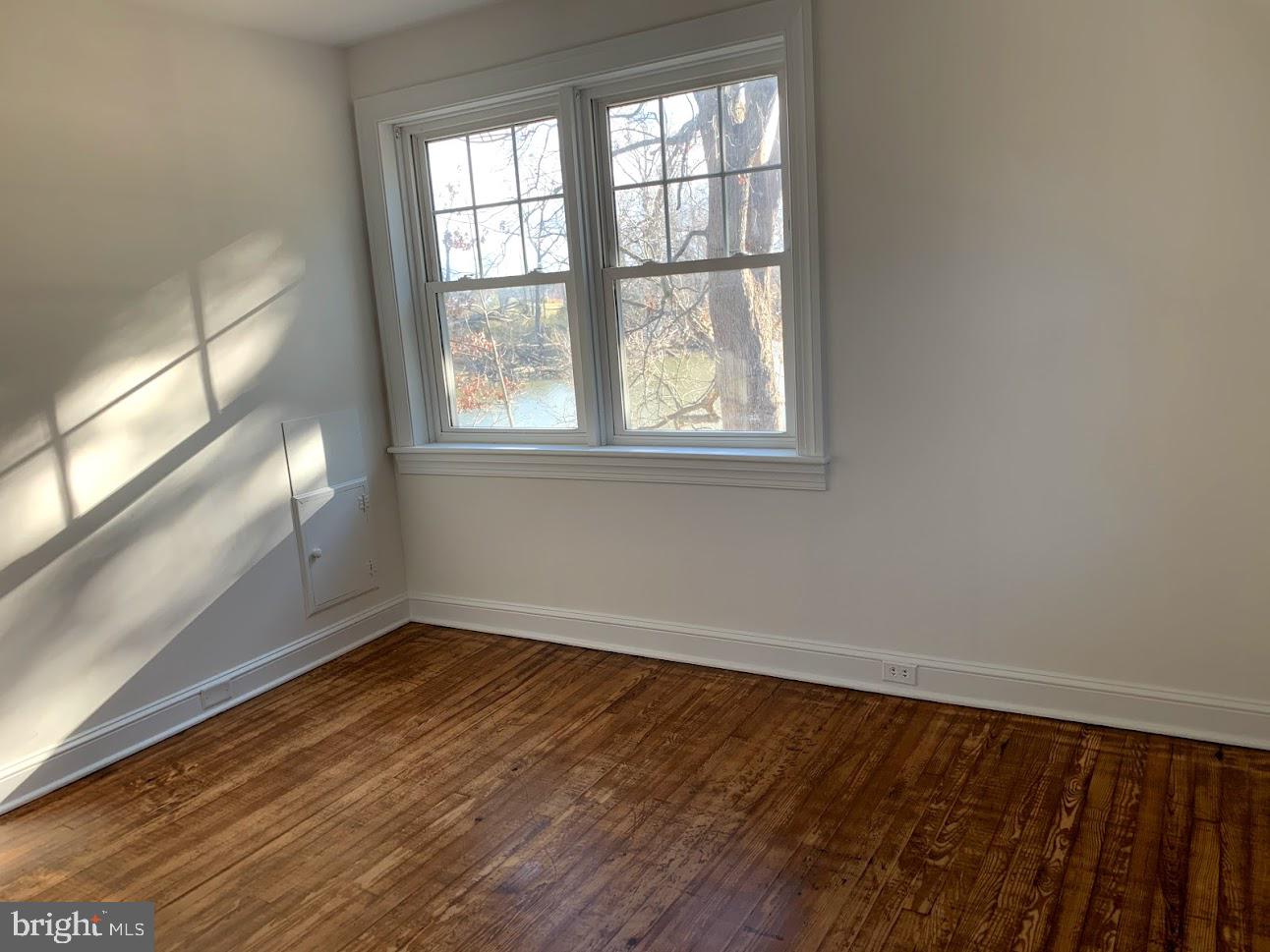 BROAD NECK - Residential