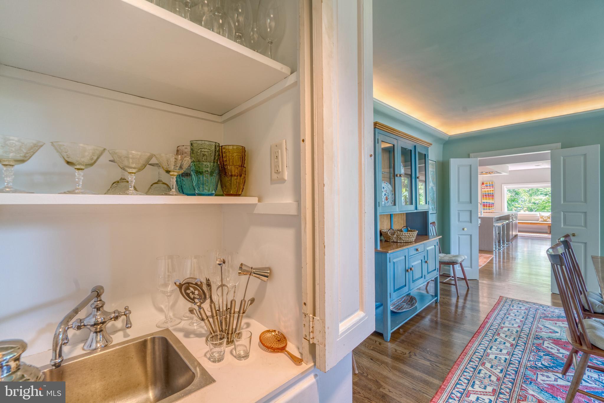 BROAD NECK - Residential