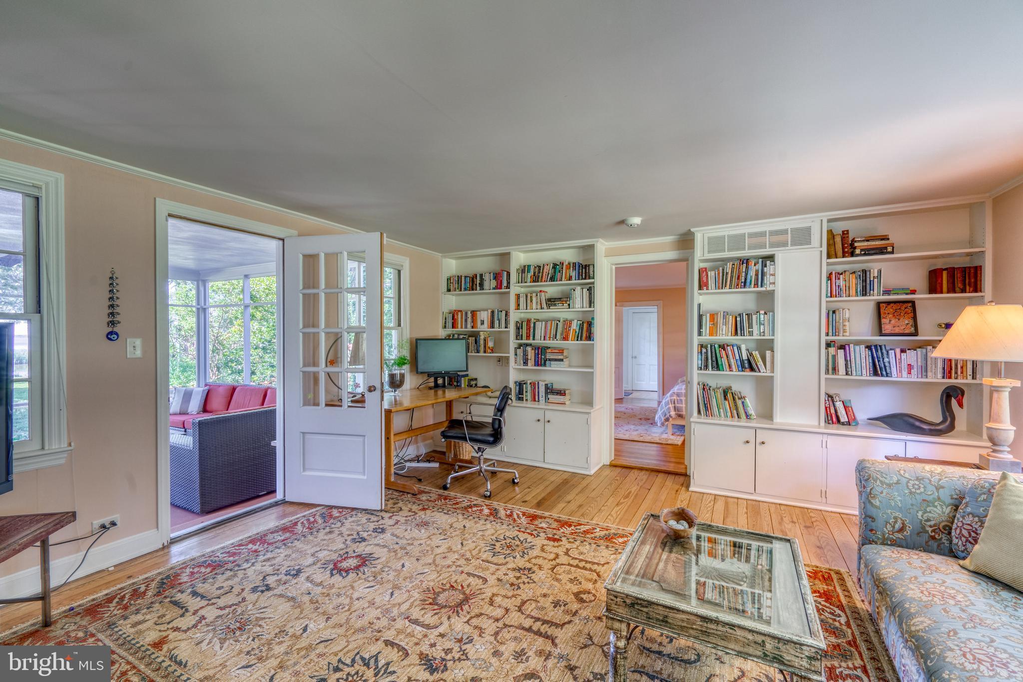 BROAD NECK - Residential