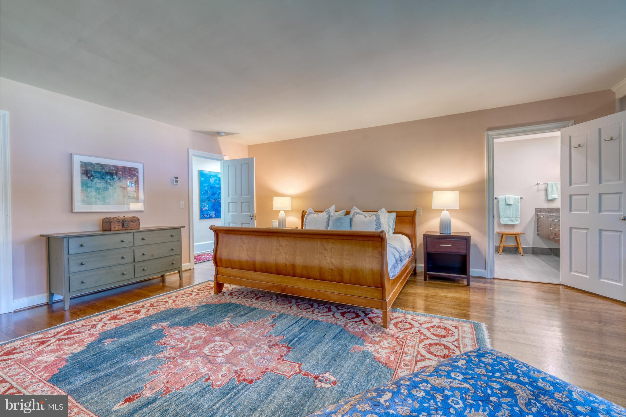 BROAD NECK - Residential