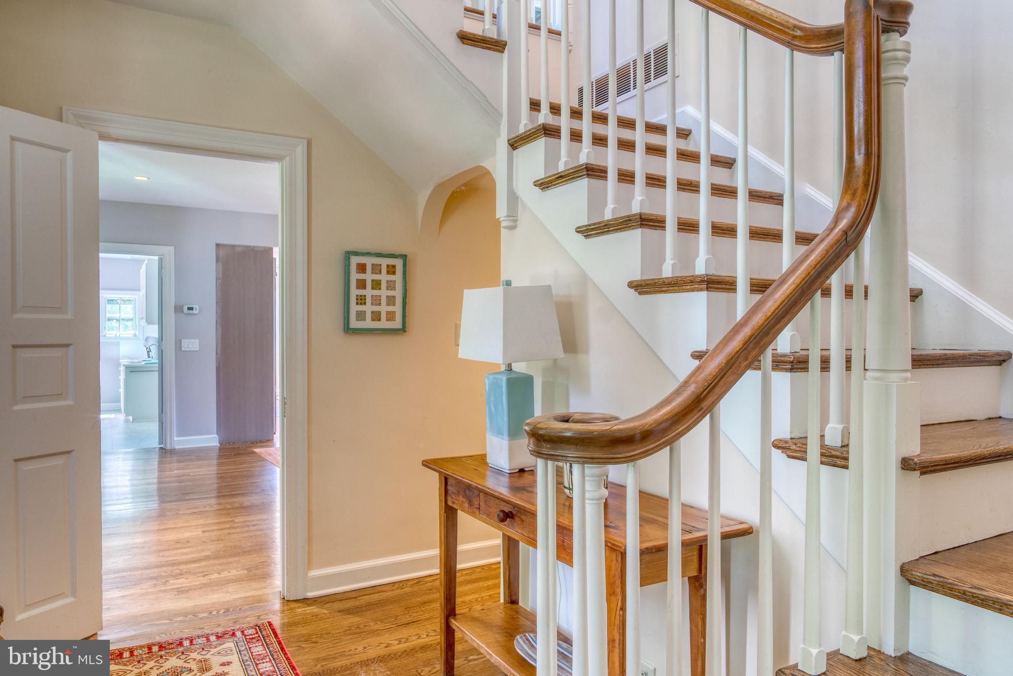 BROAD NECK - Residential