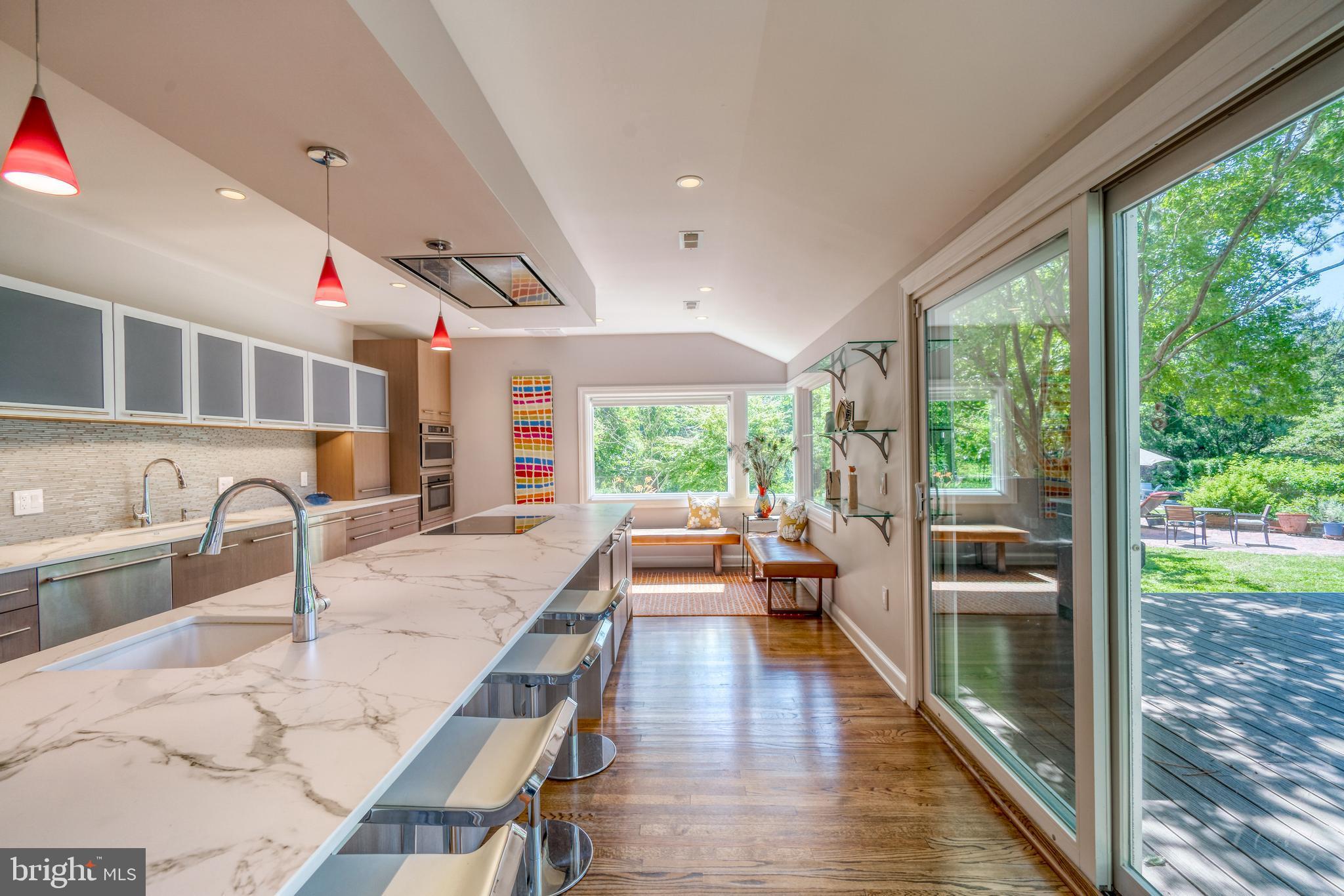 BROAD NECK - Residential